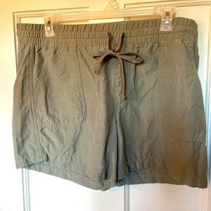 Women’s Maurices Olive Color Shorts. Size 18W